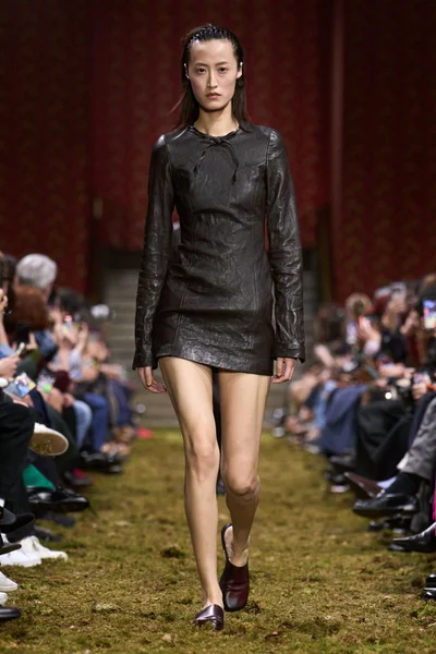 Look 28